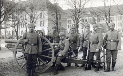 unidentified-field-artillery-regiment-crew-and-their-7-7cm-feldkanone-96-n-a_l.jpg