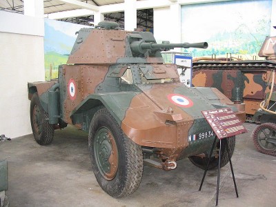 800px-AMD_Panhard_178_Saumur.jpg