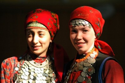 Девушки_в_украшениях.jpg