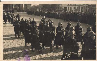 18.11.1935g. parade Liepaajaa..jpg