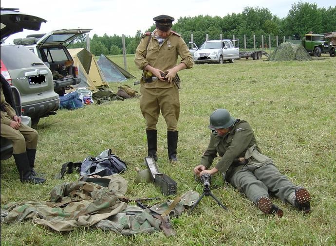 severomorci i elektriki gotovjatsa k boju.JPG