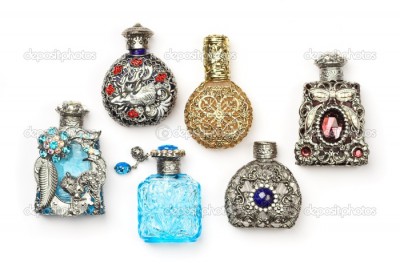 92822230_depositphotos_3163001Sixperfumebottles.jpg