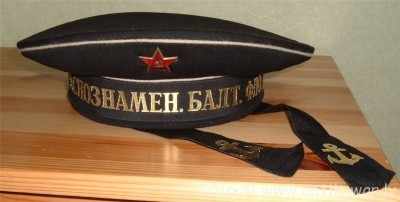 Бескозырка ВМФ СССР (1969г). Лента с такой надписью носилась с 1 октября 1958 г_01.jpg