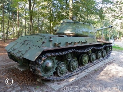 Joseph-Stalin-IS-2-Tank-back-Overloon-Holland.jpg
