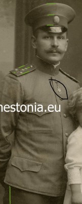 Штабс-ротмистр_5-й_Горждинской_пограничной_бригады_Корроль_Петр_Александрович_с_жетоном_90-го_пехотного_Онежского_полка.jpg