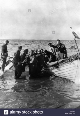 German troops during the fights around the island of Muhu, 1941.jpg