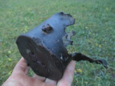 76mm Anturaznaja giljza s mesta gde bil podbit T-34.Kalniena u Stamierieni (1).JPG