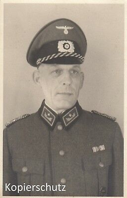 Portrait-Foto-ZollZollgrenzschutzBeamterUniformOrdenEffekteMütze-1945.jpg
