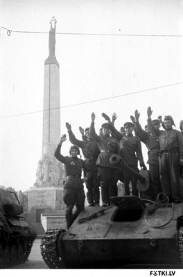 1945.jpg