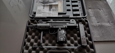 uzi.jpg