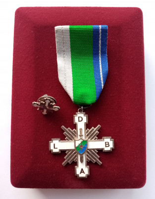 05.ldba_pateicibas_goda_krusts_uz_kastites-averss.jpg