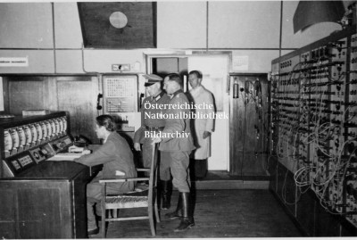 S129_61__Senderaum der Rundfunkstation in Riga nach der deutschen Besetzung.jpg