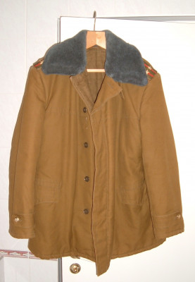 Куртка с меховым воротником (офицерский бушлат) хлопчатобумажная утепленная полевой формы одежды офицеров (1973-1988) 01.jpg