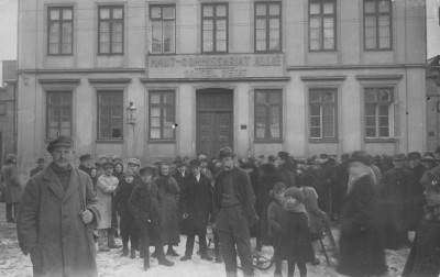 klaipedieciai-prie-komisariato-1923-01-15-mlmi-1.jpeg