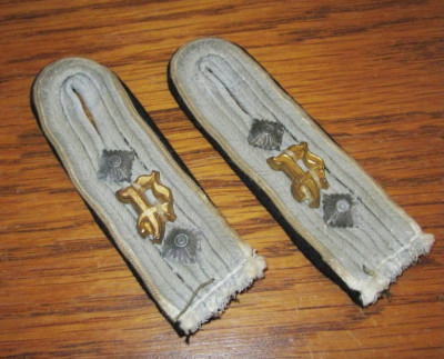 WW2-German-Elite-Hauptsturmfuhrer-Panzer-Shoulder-Boards-VERY-RARE-391540107414.jpeg