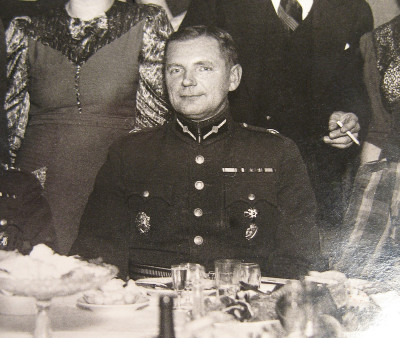 F 01.jpg