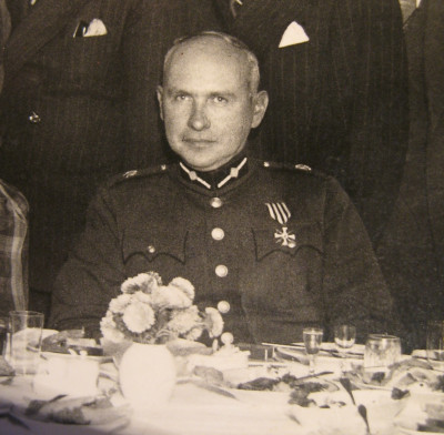 F 02.jpg