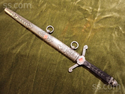 entertainment-collecting-military-relics-66291728.800.jpg