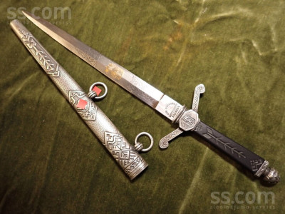 entertainment-collecting-military-relics-66291729.800.jpg