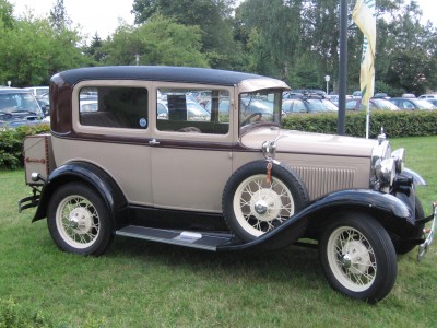 Ford_A_Tudor_Sedan,_1930.jpg